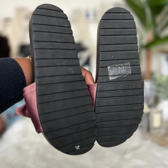 TORRID Mauve Satin Bow Pool Slides - Picture 5 of 8